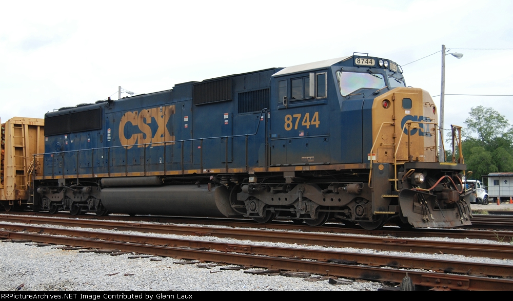 CSX 8744